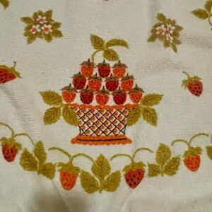 SOLD VTG STRAWBERRY FRINGE CIRCLE TABLECLOTH